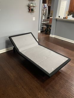 MATTRESS FIRM 300 ADJUSTABLE BASE TWIN ADJ PRIME for Sale in Wylie