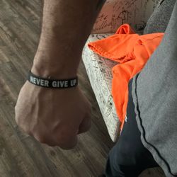 Never Give Up Silicone Wristbands 