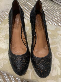 Corso Cumo sz 10 black leather cut out heel