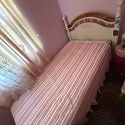 Wooden Twin Bed Frame With Twin Mattress