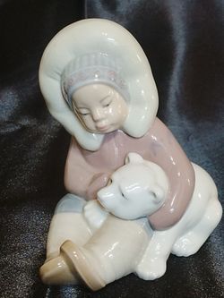 Lladro "Eskimo Playing with Cub" - Figurine #1195