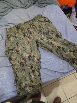 Pantalones.  Son 2.   39.x43.