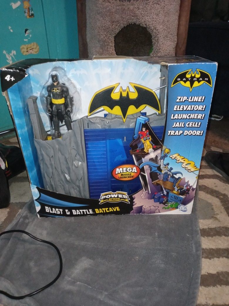 Batman Blast & Battle Batcave