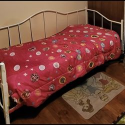 Twin Size Day Bed with Mattress and Comforter set