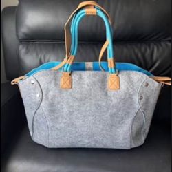 BMW LARGE BAG — 21 1/2” L x 14”H— Selling on EBay for over $100. 