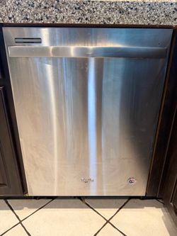 Whirlpool Gold Top Control 24-in Built-In Dishwasher