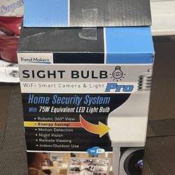 SECURITY CAMERA, BRAND NEW IN BOX $25 indoor/outdoor pick up DELCO