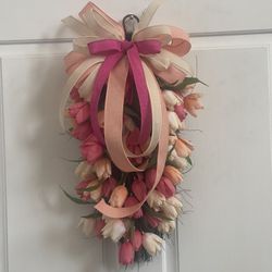 Tulip Tear Drop Wreath