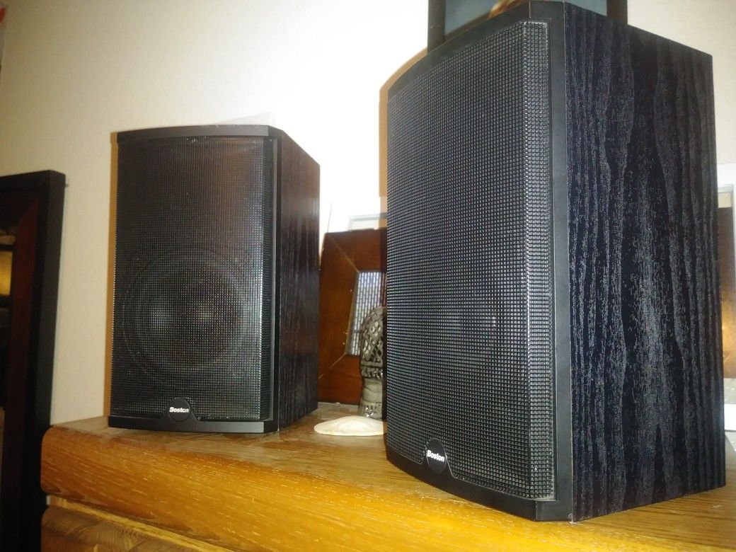 ***Pair of Boston Acoustic CR4 Bookshelf Speakers