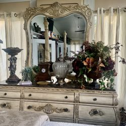Tracy Has! A Beautiful Blonde King Size Bedroom Set!