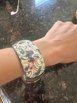 Easy open bangle white enamel with flower print bracelet