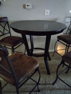 Round Table With 4 Chairs