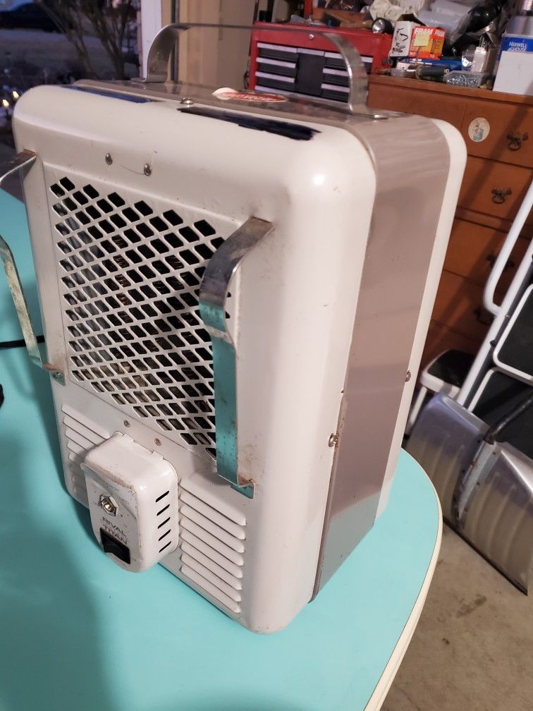 Rival Titan Utility Space Heater Model T-770/1 (1500 Watts Max)