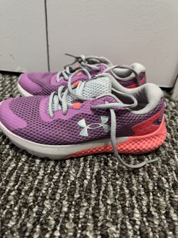 Under Armour Girls Shoes Size 3.5