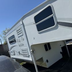 2008 Artic Fox 990 Camper 