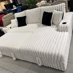 Gorgeous Sleeper Sectional 🔥🔥🔥🔥