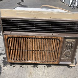Very Good Condition Emerson Air Conditioner 