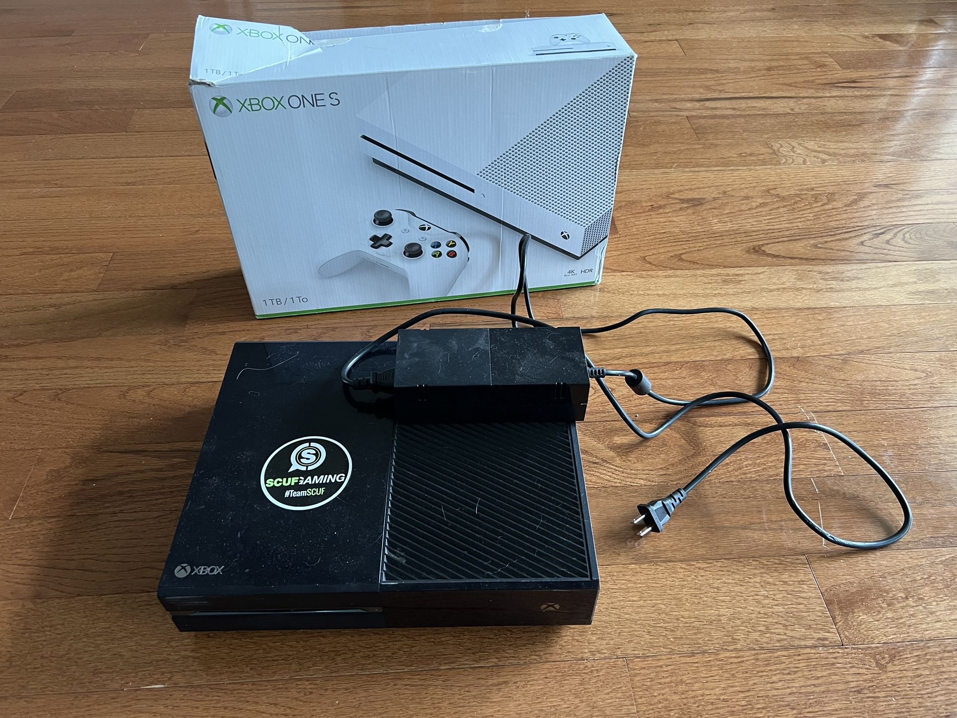 Xbox One S Not Working & HP Chromebook. White screen Sold As Is