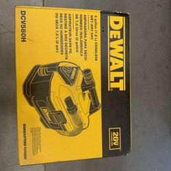 DEWALT 2 Gal Wet Dry Vacuum 