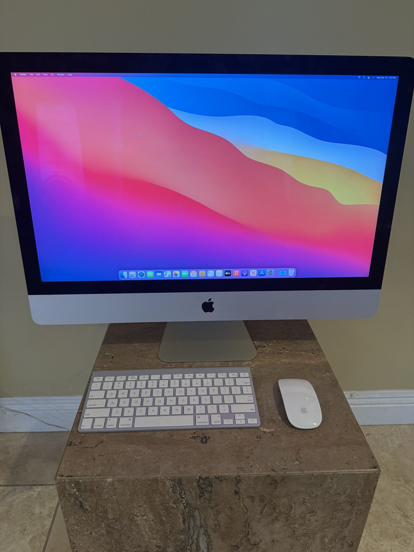 2017 IMAC 27 INCH 3.8GHZ PROCESSOR  32GB MEMORY 8GB VRAM 2TB FUSION DRIVE  WIRELESS BATTERY KEYBOARD AND MOUSE   