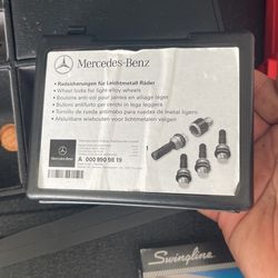 Mercedes Wheel Lock Set