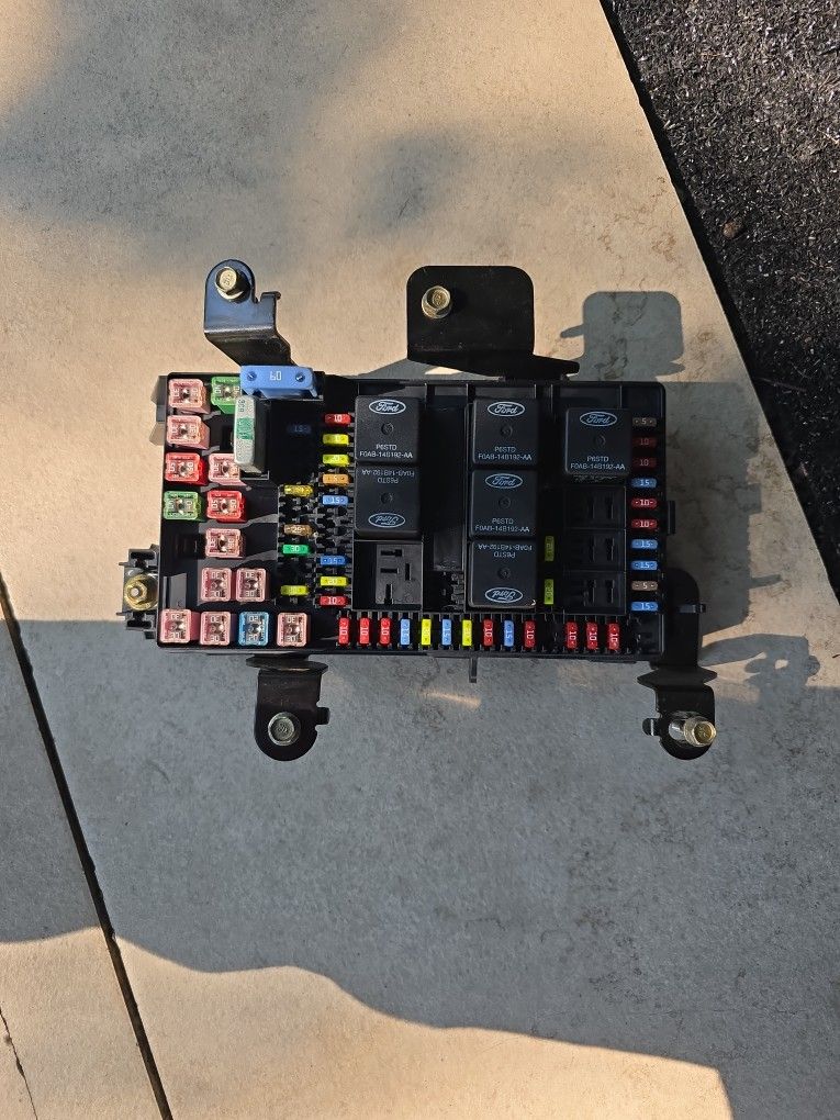SUPER DUTY FUSE BOX