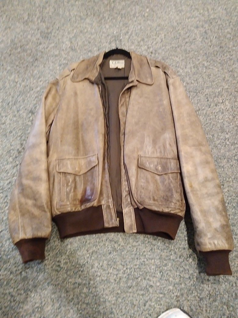 VINTAGE.  LL BEAN BOMBER JACKET.  ( FLYING TIGER JACKET ). SIZE. 44 LONG.  6 FOOT MAN S. SIZE. 300 RETAIL  ASKIN 120.00