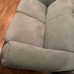 Furniture //coach//Loveseat//keeping Accent Pillows