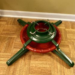 Large Solid  Metal Vintage Christmas Tree Stand / Good condition/See all pictures posted/Pickup in Lake Zurich 