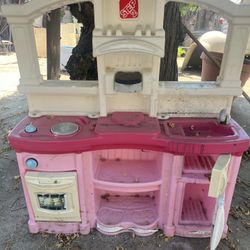 Play kitchen