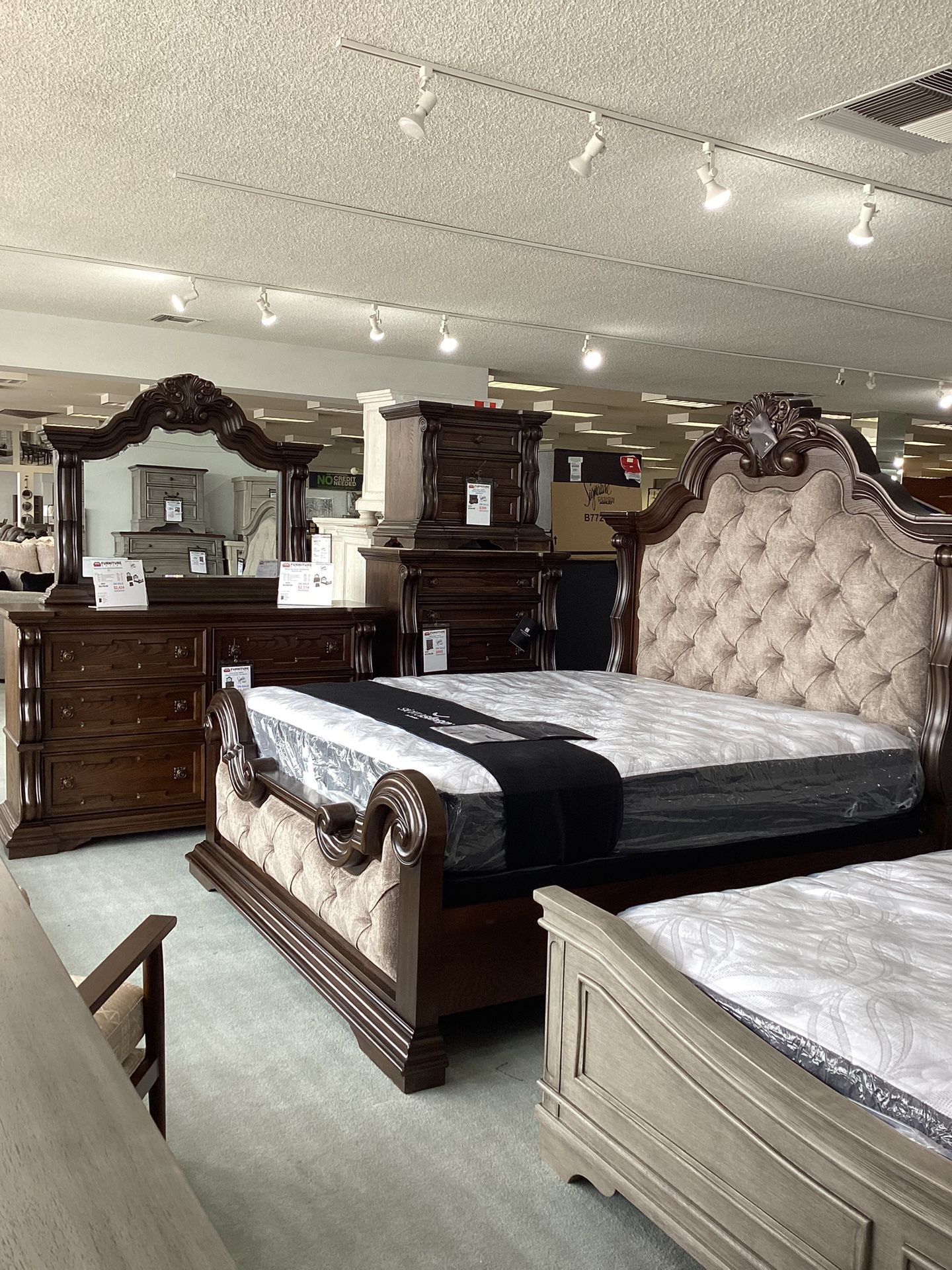 King Size Upholstered Bedroom Set (4pc)