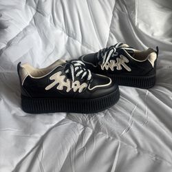 Brand New Sneakers, Women size 6. Never been worn!