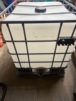 275 Gallon water tank  – Clean / Ready to Use car wash detailing