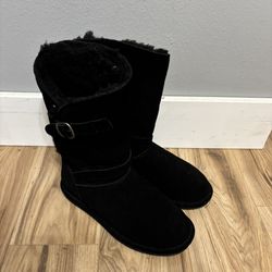 New Bear Paw Boots Size 9 