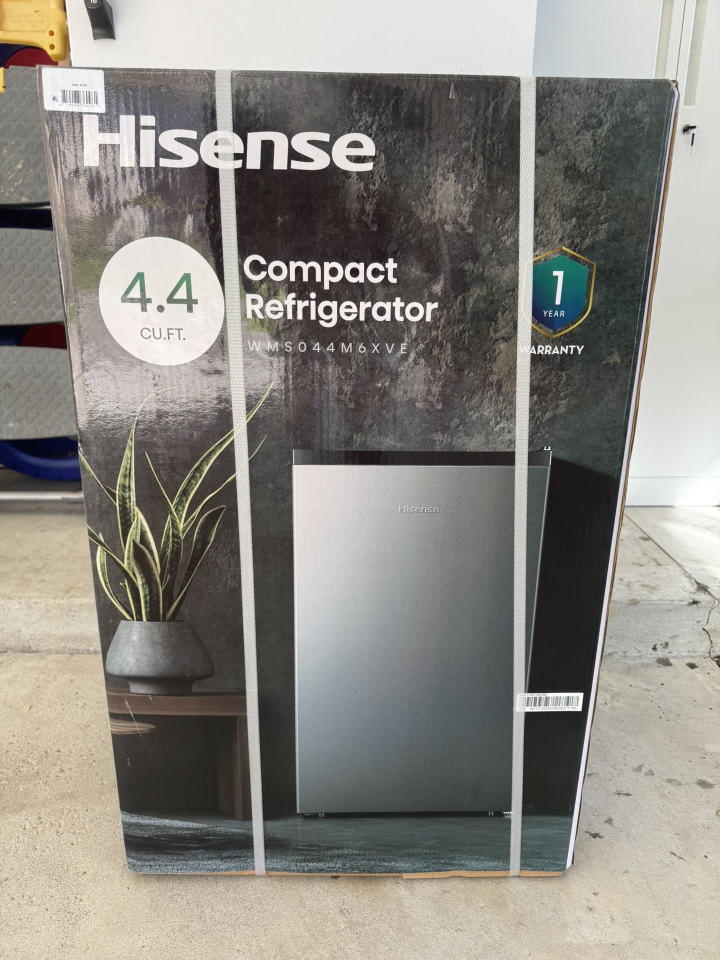 Hisense 4.4 Cu ft Single Door Mini Refrigerator (BRAND NEW)