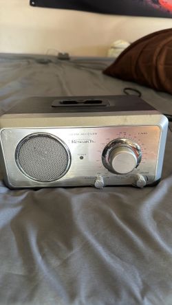 AM/FM radio and iPod player