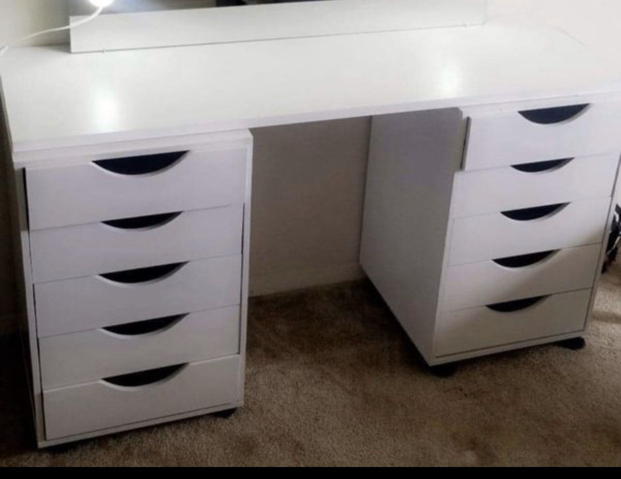 Vanity table