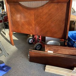 🥰QUEEN SIZE BED FRAME-SOLID WOOD 🥰