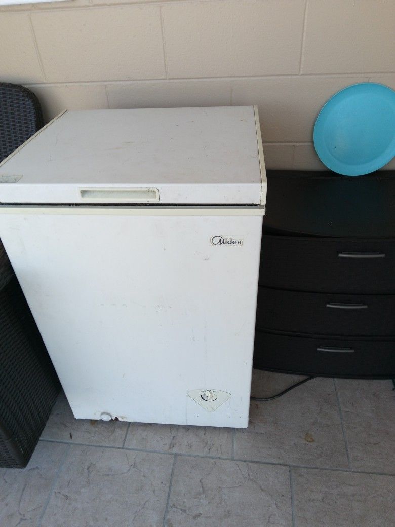Midea Chest Freezer