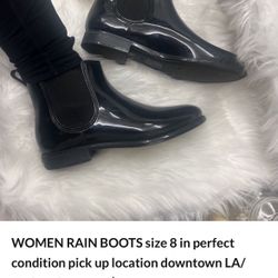 Women's Rain Boots Size 8.      12$ 