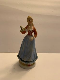 Vintage Ceramic/Porcelain Figurines, Colonial Lady with Bird.