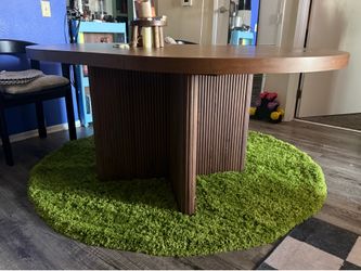 Better Home And Garden Fluted Adjustable Dinning room table