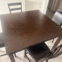 Table sala dinner table