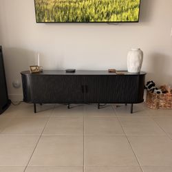 Tv Stand / Entertainment Center