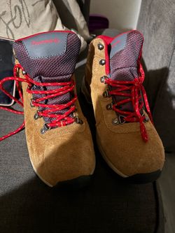 Bear paw hiking/snow boots size 9