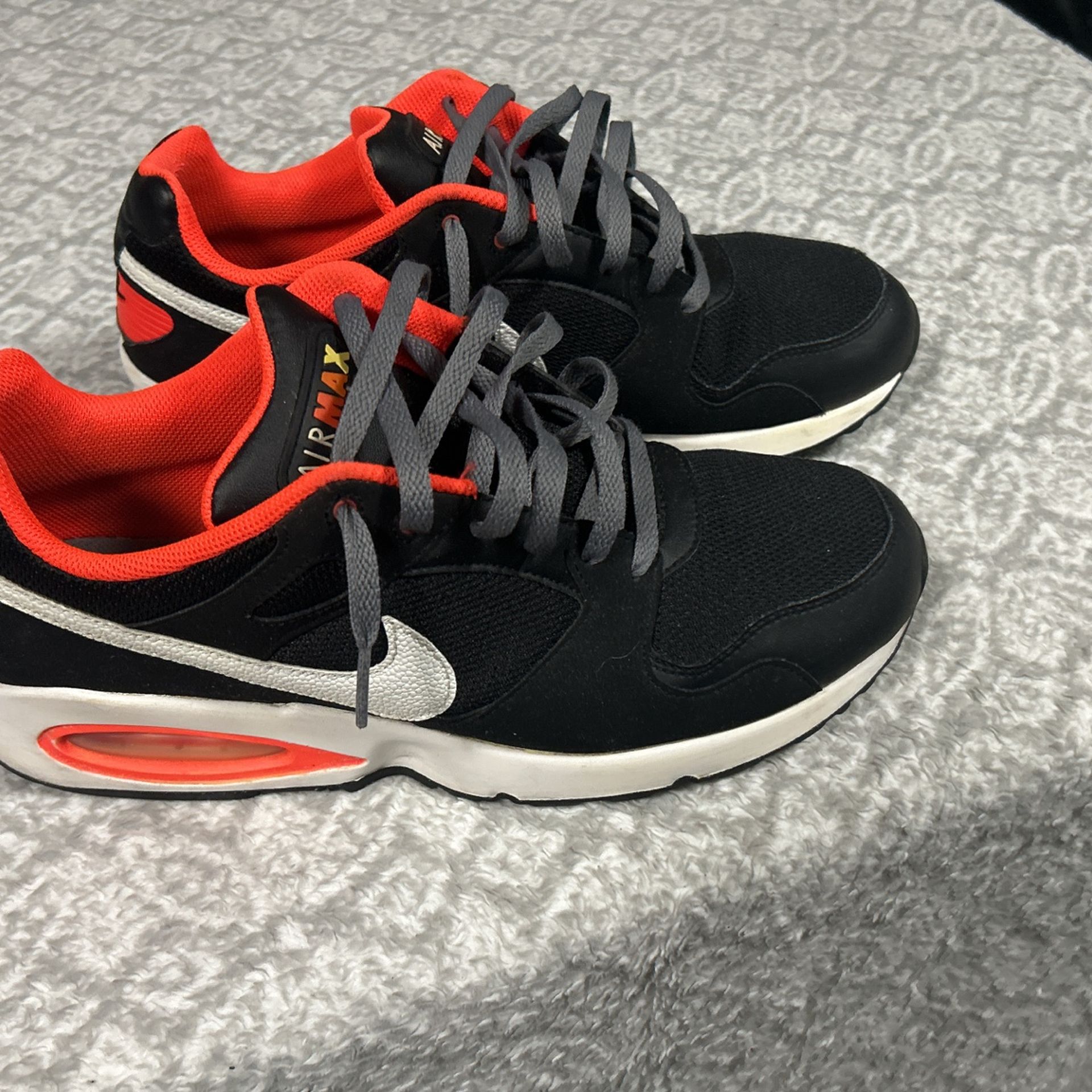 Men’s Nike Air Max (Size 10.5)