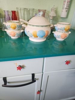 Soup toureen and bowl set