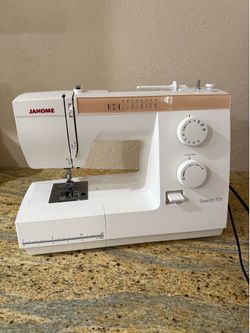 Janome Sewist 709 Sewing Machine W16" x H11.9" x D7"