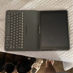 iPad 64 Gb Wi-Fi With Keyboard Case 