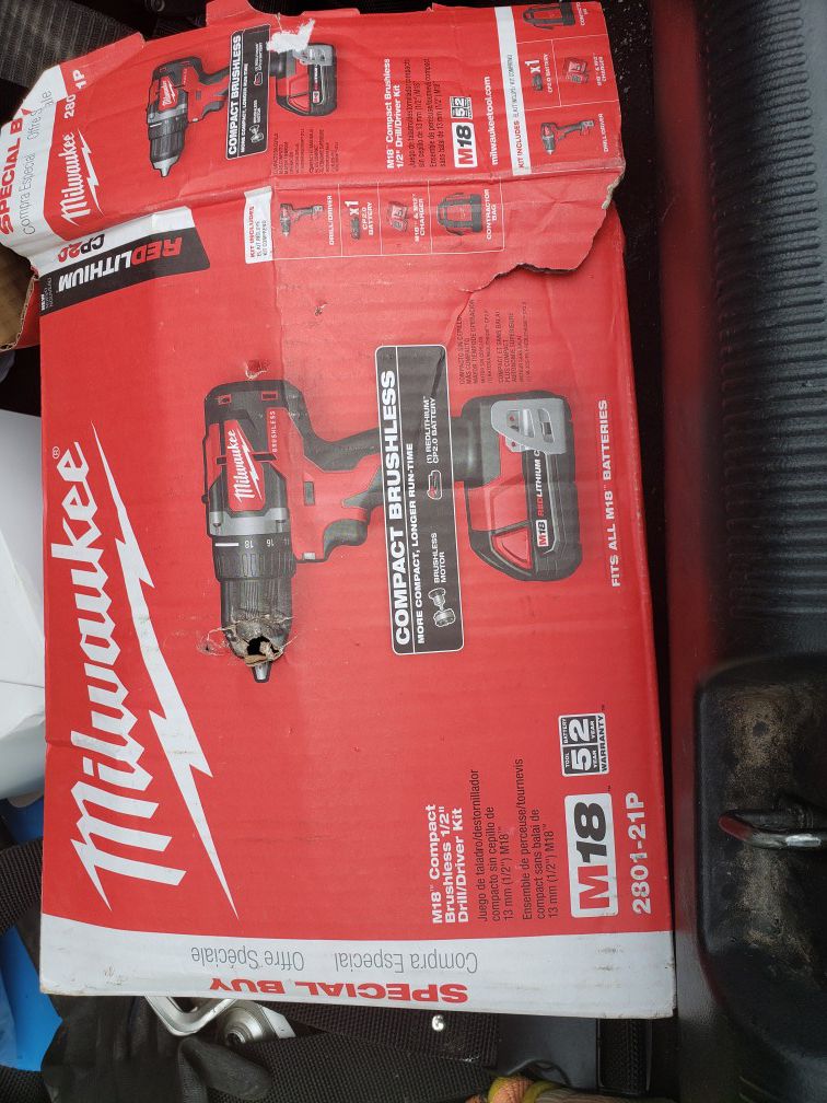 Milwaukee m18 compact brushless 1/4 drill kit